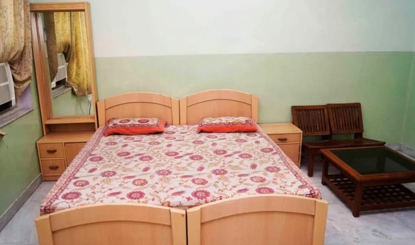 Deluxe room with vanity and seating